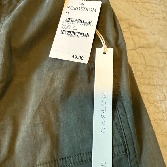 NWT Caslon Khaki Women Shorts - Picture 3 of 4